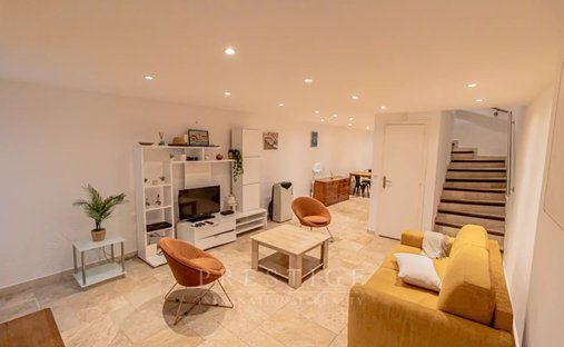 House in Place de Gaulle, Antibes, France 1