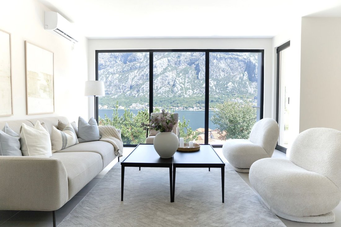 Villa in Donji Stoliv, Kotor Municipality, Montenegro 1 - 15092445