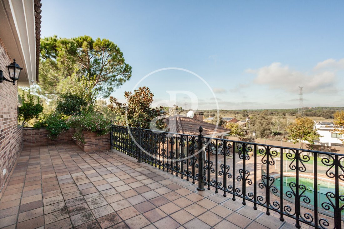 Villa in Pozuelo de Alarcon, Comunidad de Madrid, Spain 1 - 15095287