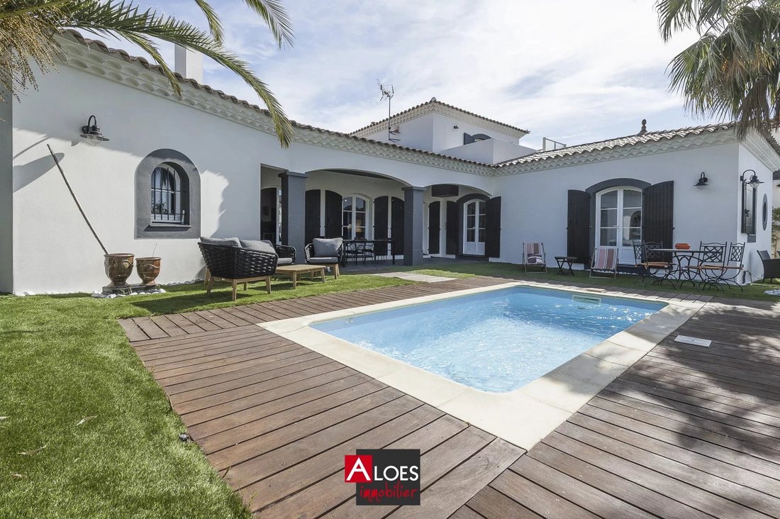 House in Centre Ville, Aigues-Mortes, France 1 - 12804052