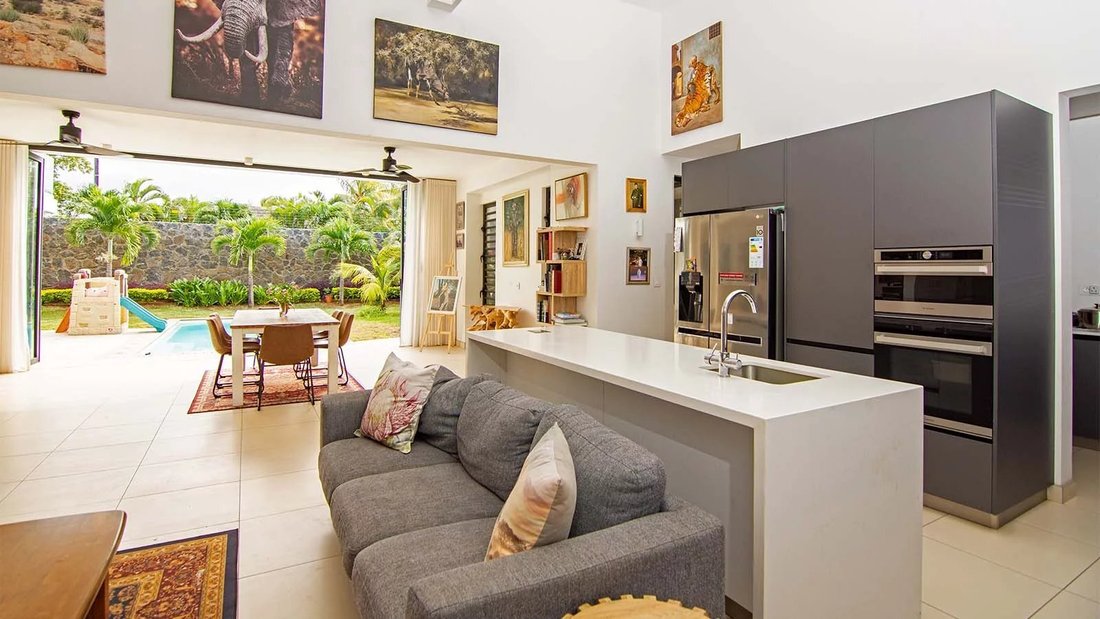 Villa in Grand Baie, Rivière du Rempart District, Mauritius 1 - 12902770