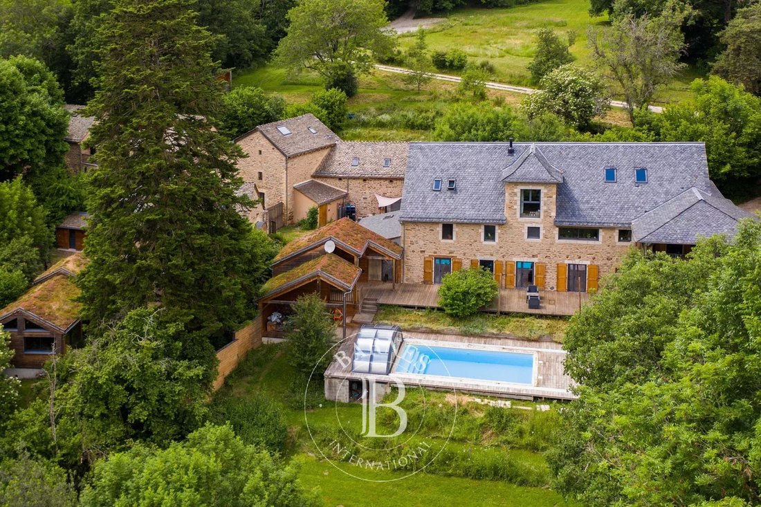 Estate in Severac-le-Chateau, Sévérac d'Aveyron, France 1 - 14393727