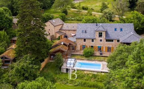 Estate in Severac-le-Chateau, Sévérac d'Aveyron, France 1