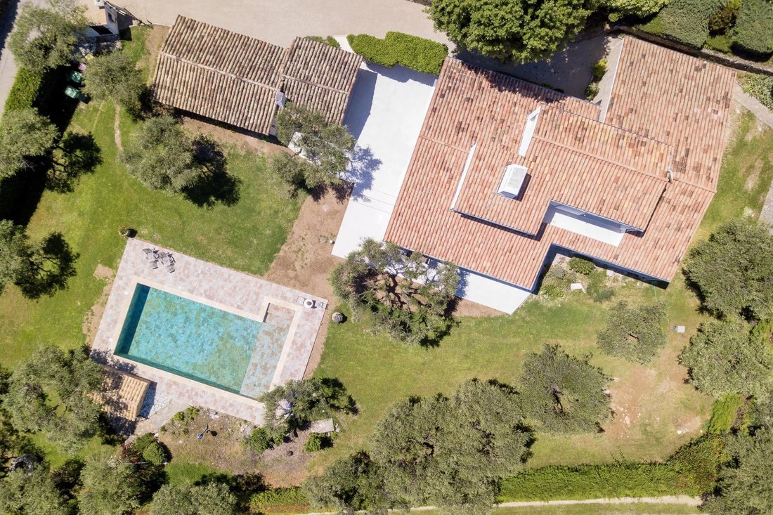 Villa in Châteauneuf-Grasse, Provence-Alpes-Côte d'Azur, France 3 - 14885997