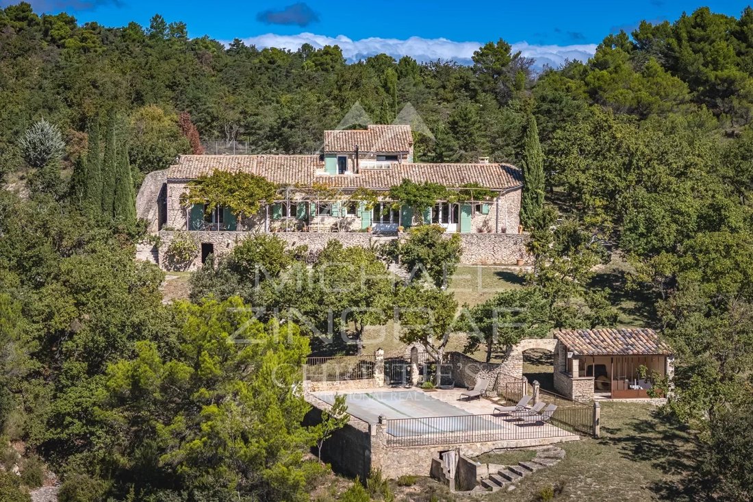 House in Gordes, Provence-Alpes-Côte d'Azur, France 2 - 14766274