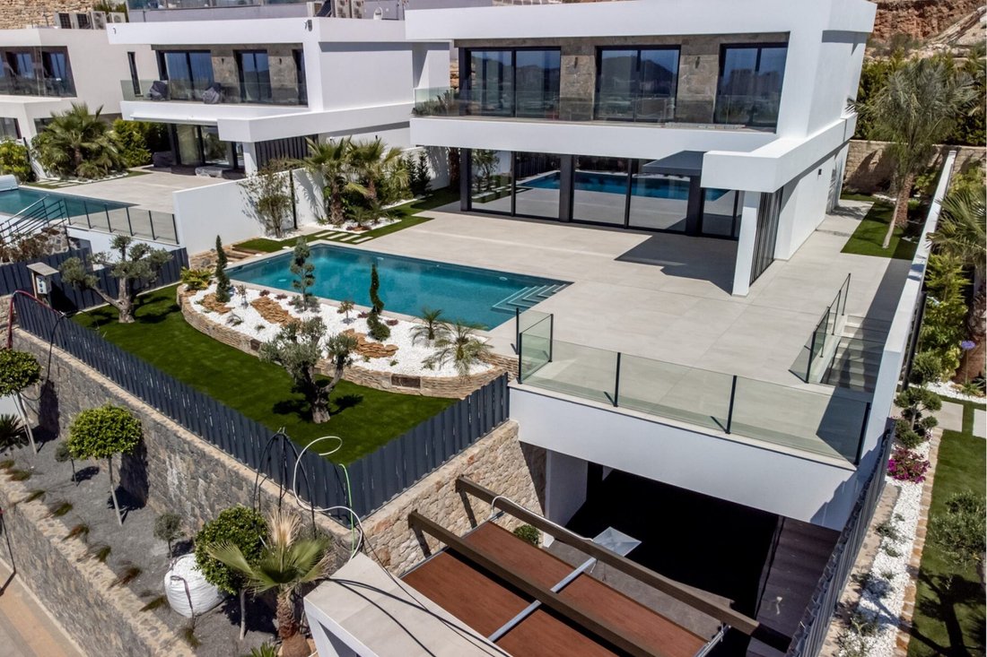 Villa in Finestrat, Valencian Community, Spain 1 - 12417104