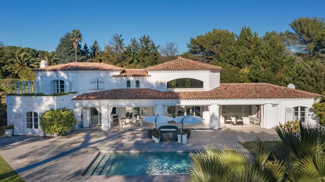 Villa in Mougins, Provence-Alpes-Côte d'Azur, France 1 - 13596242