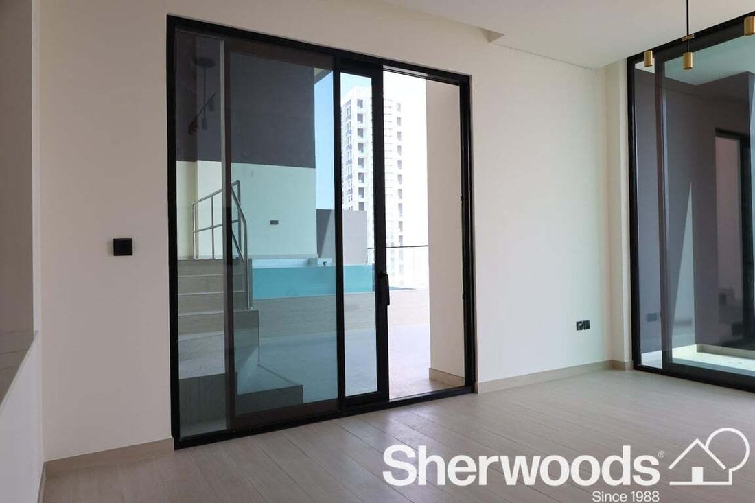 Apartment in Al Quoz Industrial Area 1, Al Quoz Community, Dubai 2 - 15094248