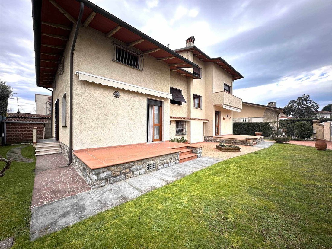 Villa in Pietrasanta, Tuscany, Italy 1 - 15112208