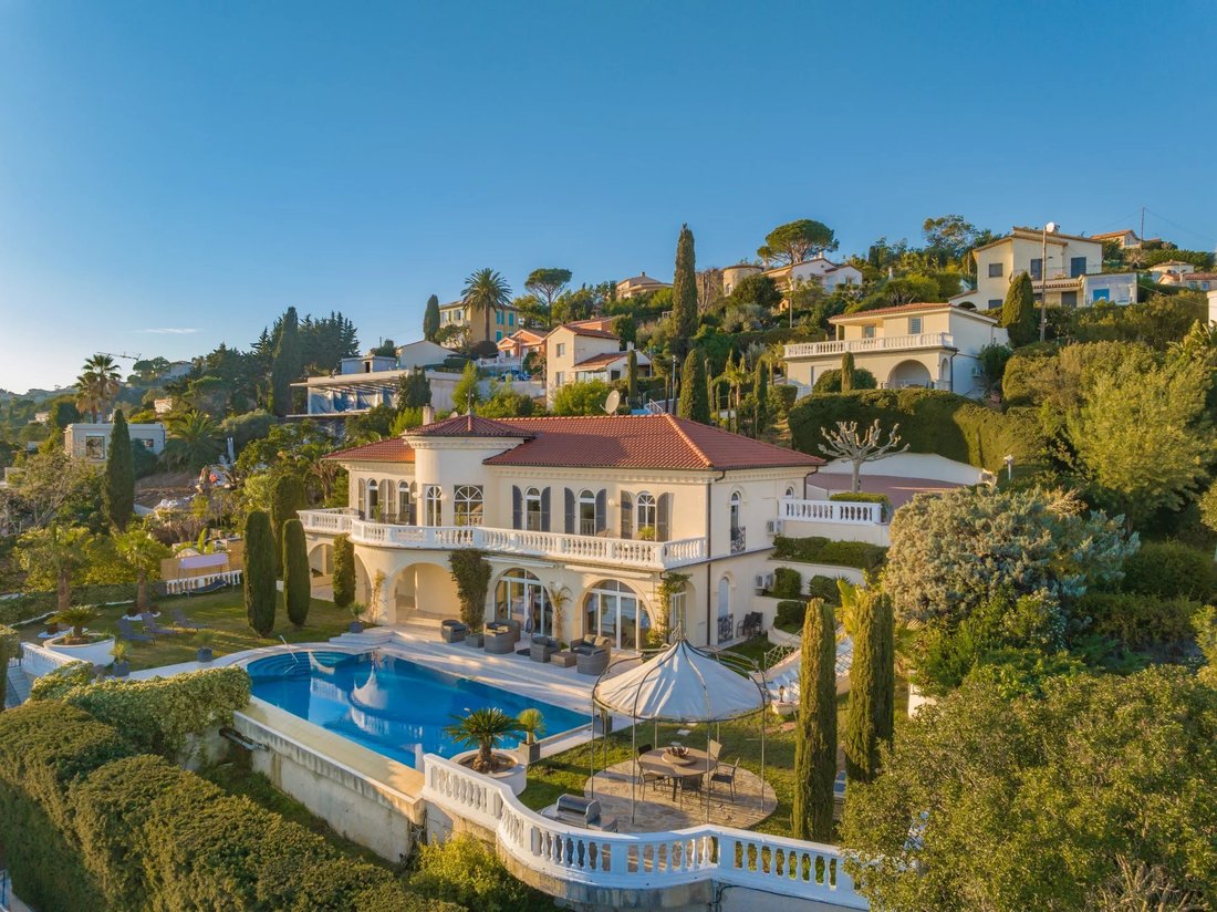 Villa in Le Centre Ville, Mandelieu-la-Napoule, France 1 - 14750883