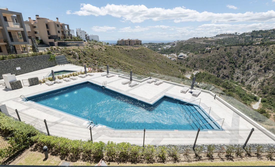 Penthouse in Benahavis, Andalusia, Spain 1 - 15096178
