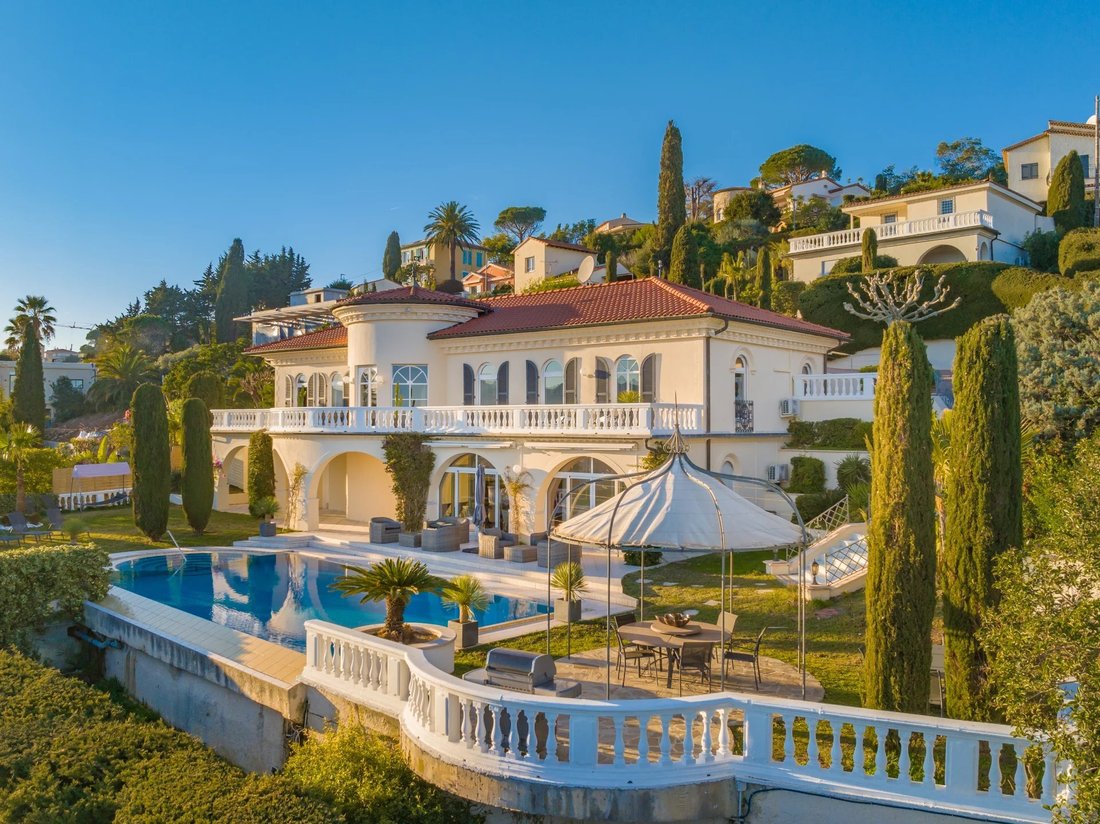 Villa in Le Centre Ville, Mandelieu-la-Napoule, France 2 - 14750883