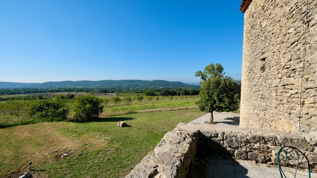 Le Rêve Provençal: A Luberon Castle Awaiting Its Renaissance