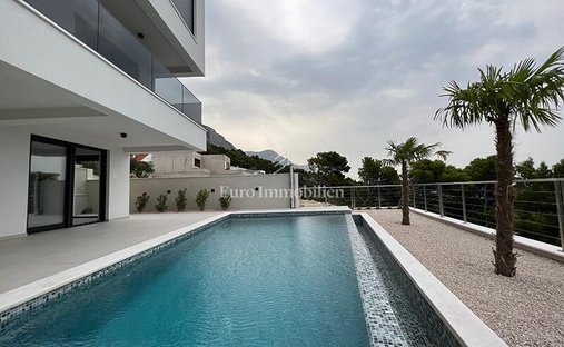 House in Brela, Split-Dalmatia County, Croatia 1