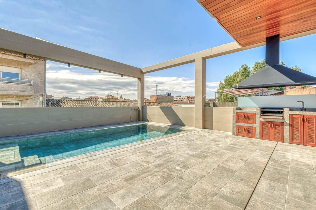 Villa in Figueres, Catalonia, Spain 2 - 14977873