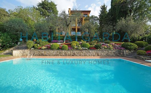 Villa in Gardone Riviera, Lombardy, Italy 1