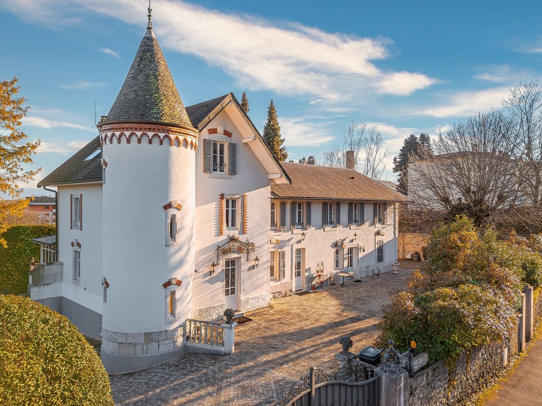 House in Divonne-les-Bains, Auvergne-Rhône-Alpes, France 2 - 12261876