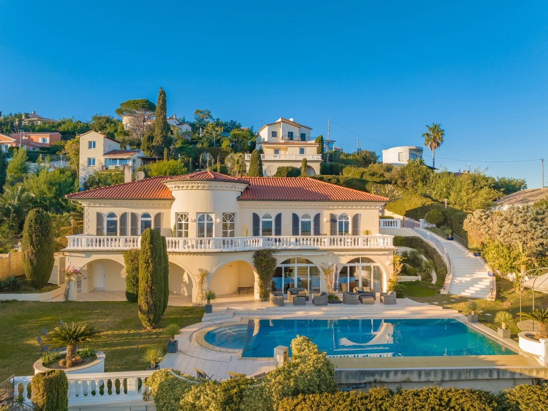 Villa in Le Centre Ville, Mandelieu-la-Napoule, France 3 - 14750883