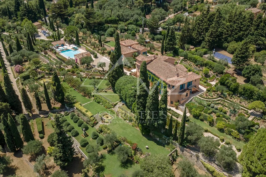 Estate in Grasse, Provence-Alpes-Côte d'Azur, France 1 - 11669824