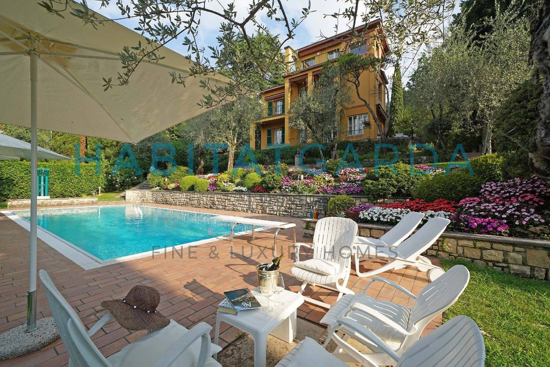 Villa in Gardone Riviera, Lombardy, Italy 2 - 15096675