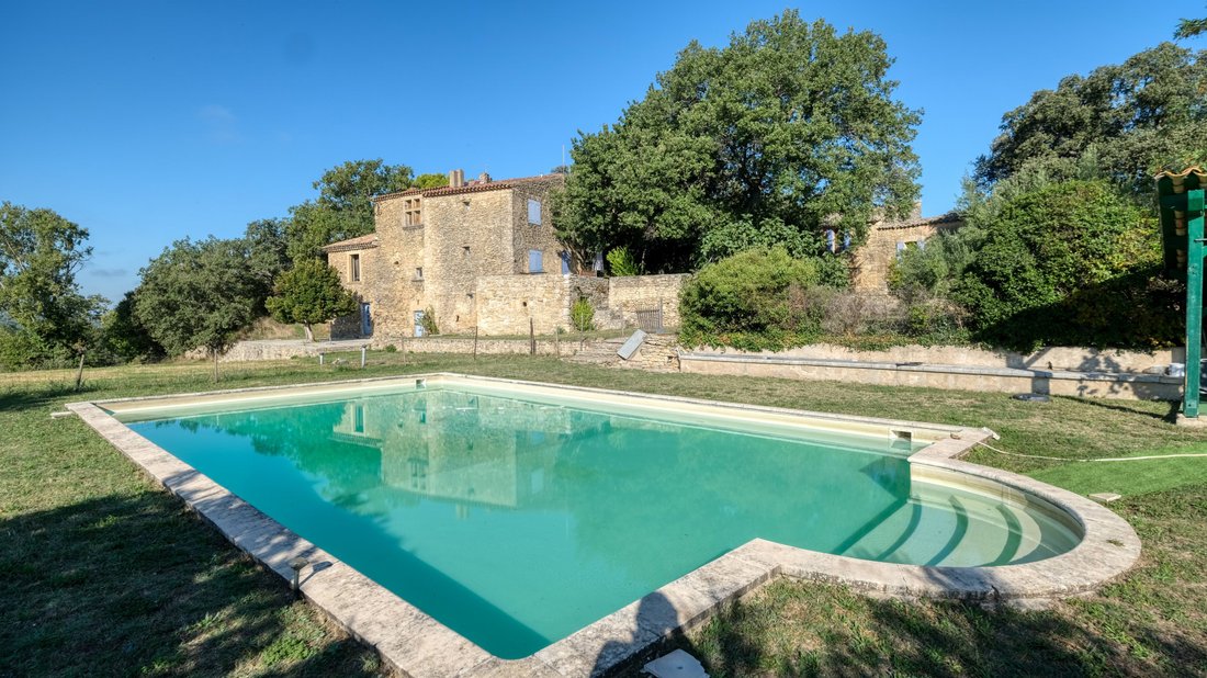 Le Rêve Provençal: A Luberon Castle Awaiting Its Renaissance