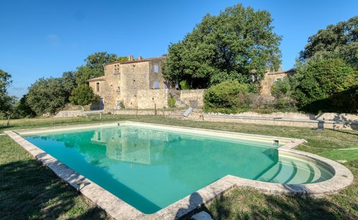 Castle in Cucuron, Provence-Alpes-Côte d'Azur, France 1
