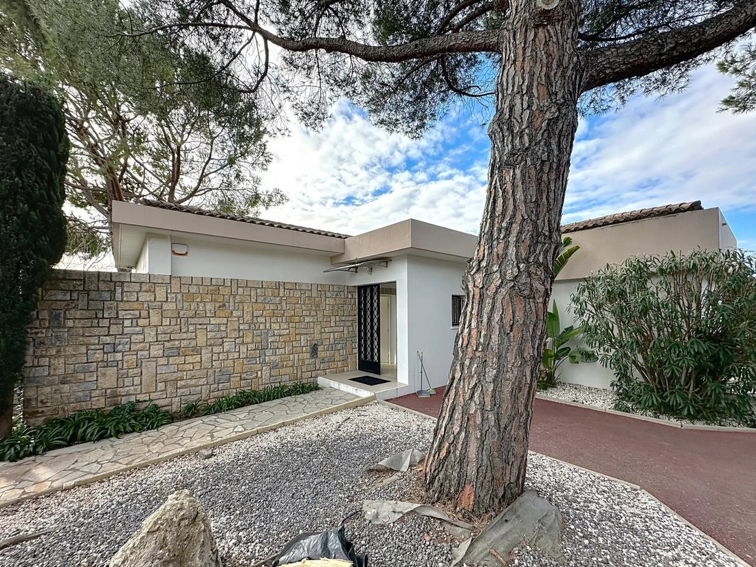 House in Mougins, Provence-Alpes-Côte d'Azur, France 1 - 15096140