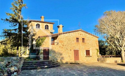 Chalet in Canet d'Adri, Catalonia, Spain 1