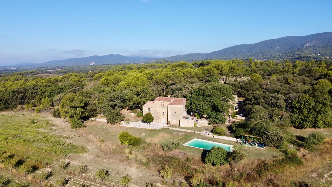 Le Rêve Provençal: A Luberon Castle Awaiting Its Renaissance