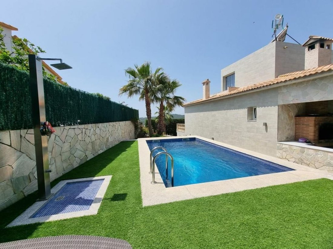 Villa in Lloret de Mar, Catalonia, Spain 3 - 15101295