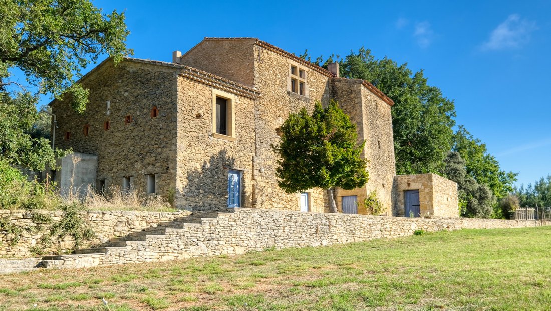 Le Rêve Provençal: A Luberon Castle Awaiting Its Renaissance