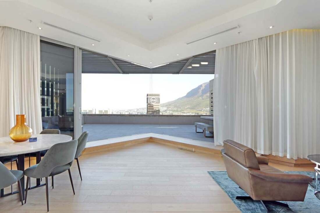 A closer look at Exquisite Penthouse Flat With Hidden Compartment