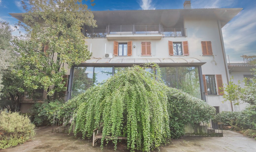 Historical Villa With Private Park Overlooking The Alps.