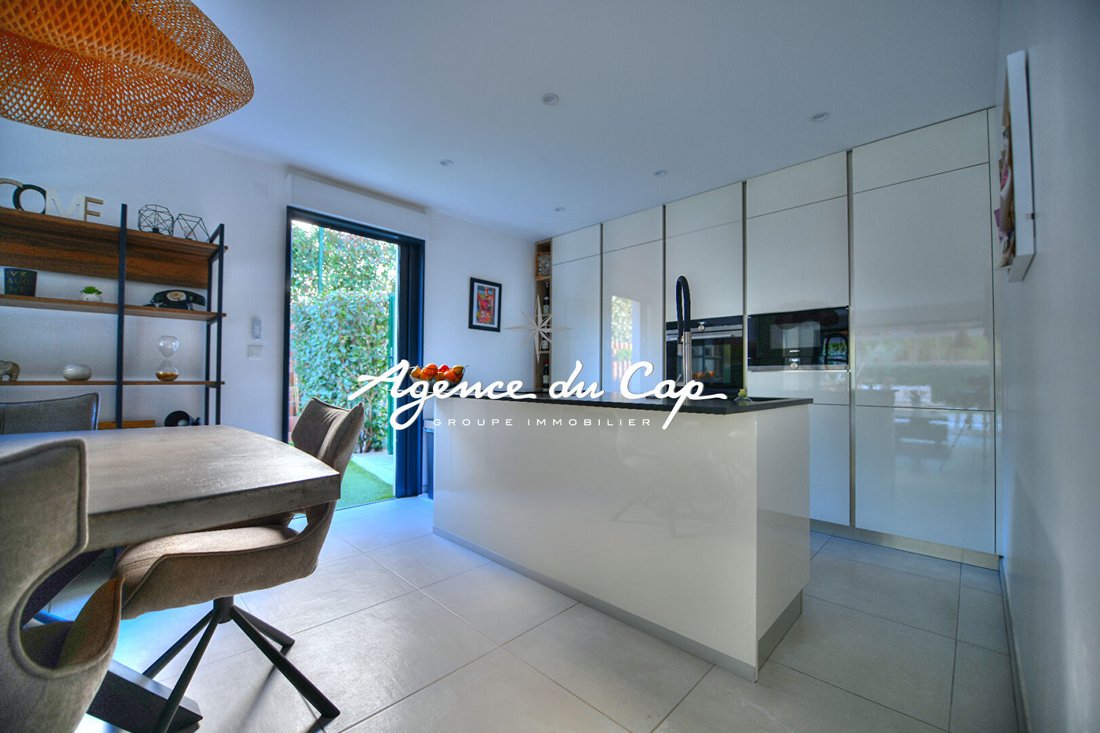 Apartamento En Saint Raphaël, Provenza Alpes Costa Azul, Francia En — free download