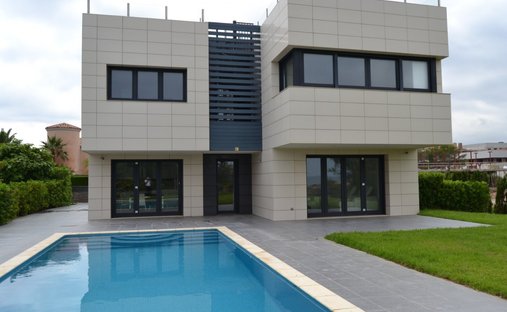 Villa in l'Ametlla de Mar, Catalonia, Spain 1