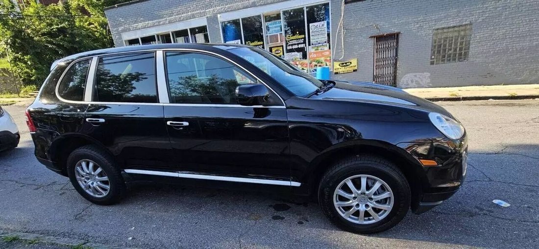 Suv in White Plains, NY, United States 2 - 13544388
