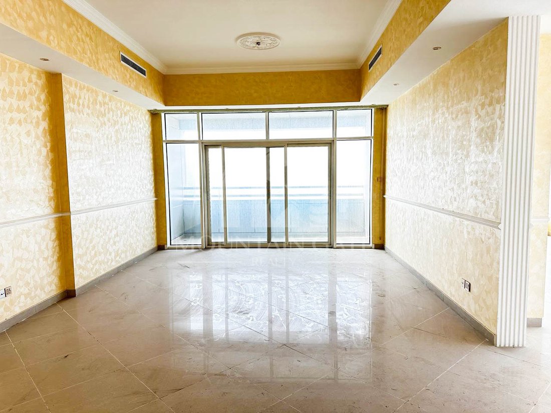 Apartment in Al Majaz, Sharjah Emirate, United Arab Emirates 1 - 15113891