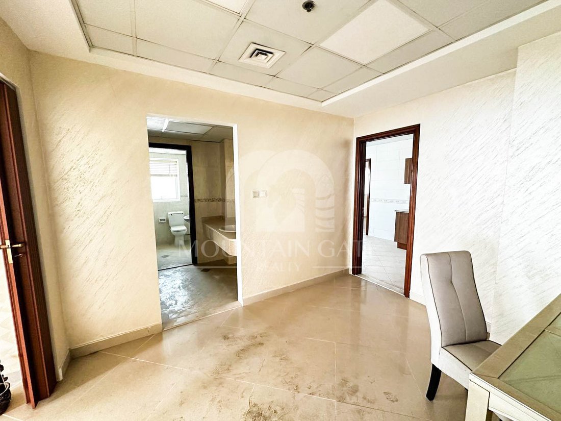 Apartment in Al Majaz, Sharjah Emirate, United Arab Emirates 3 - 15113891