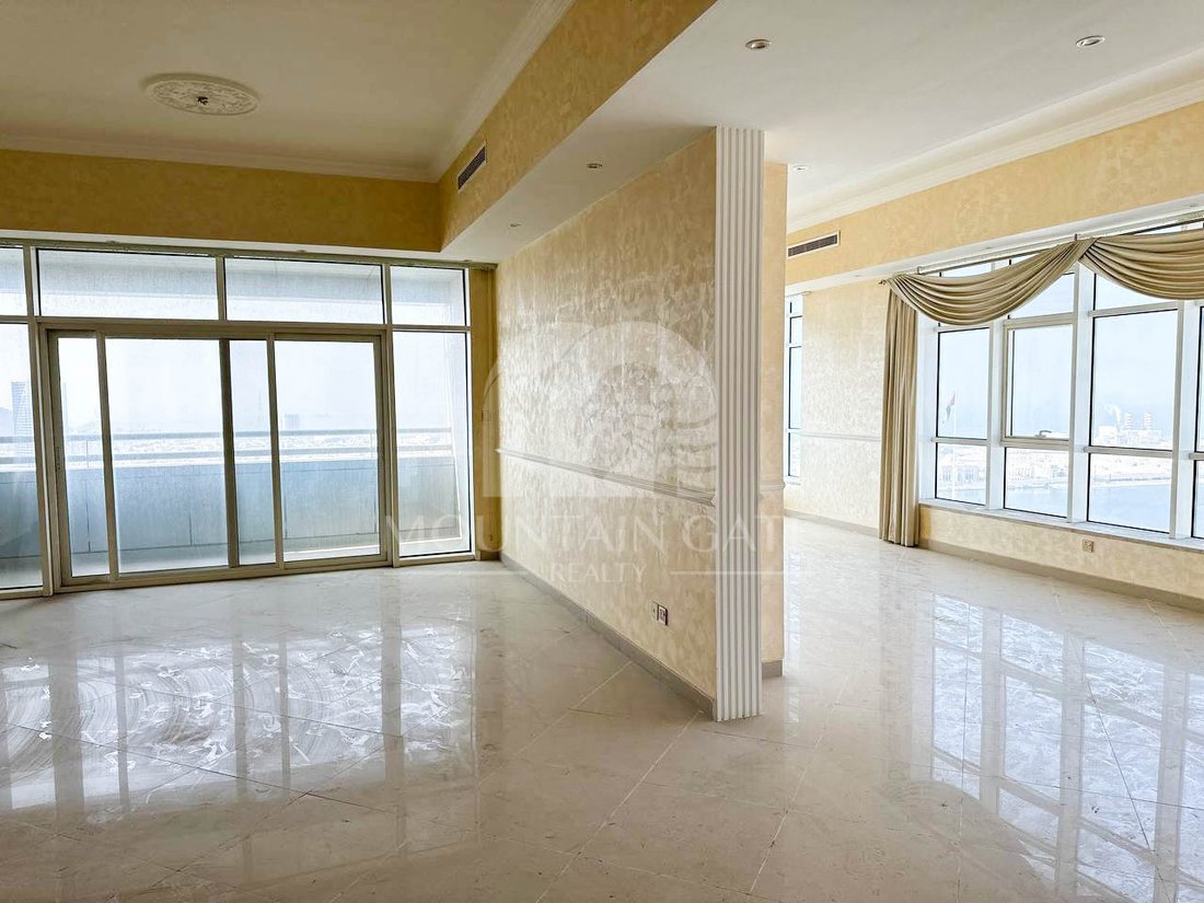 Apartment in Al Majaz, Sharjah Emirate, United Arab Emirates 4 - 15113891
