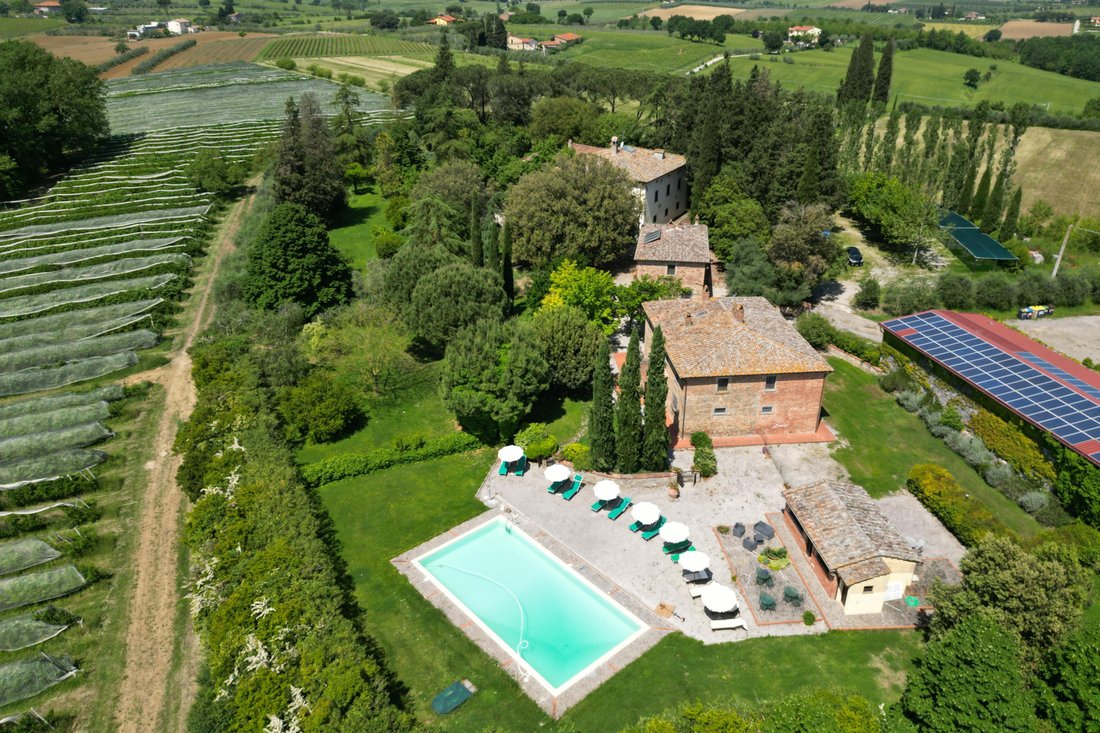 Country House in Montecchio della Pozzanghera, Tuscany, Italy 2 - 15114984