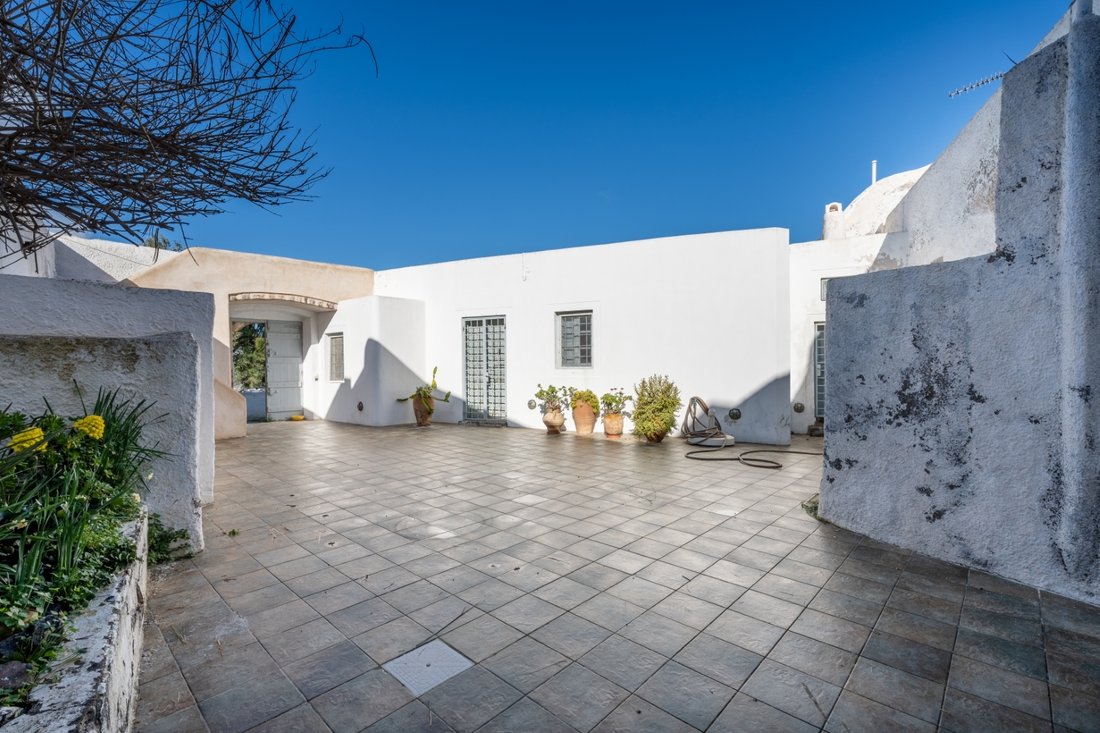 House in Thira, Aegean, Greece 2 - 15116053