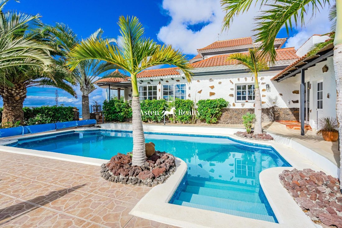 Villa in Adeje, Canary Islands, Spain 1 - 15118202