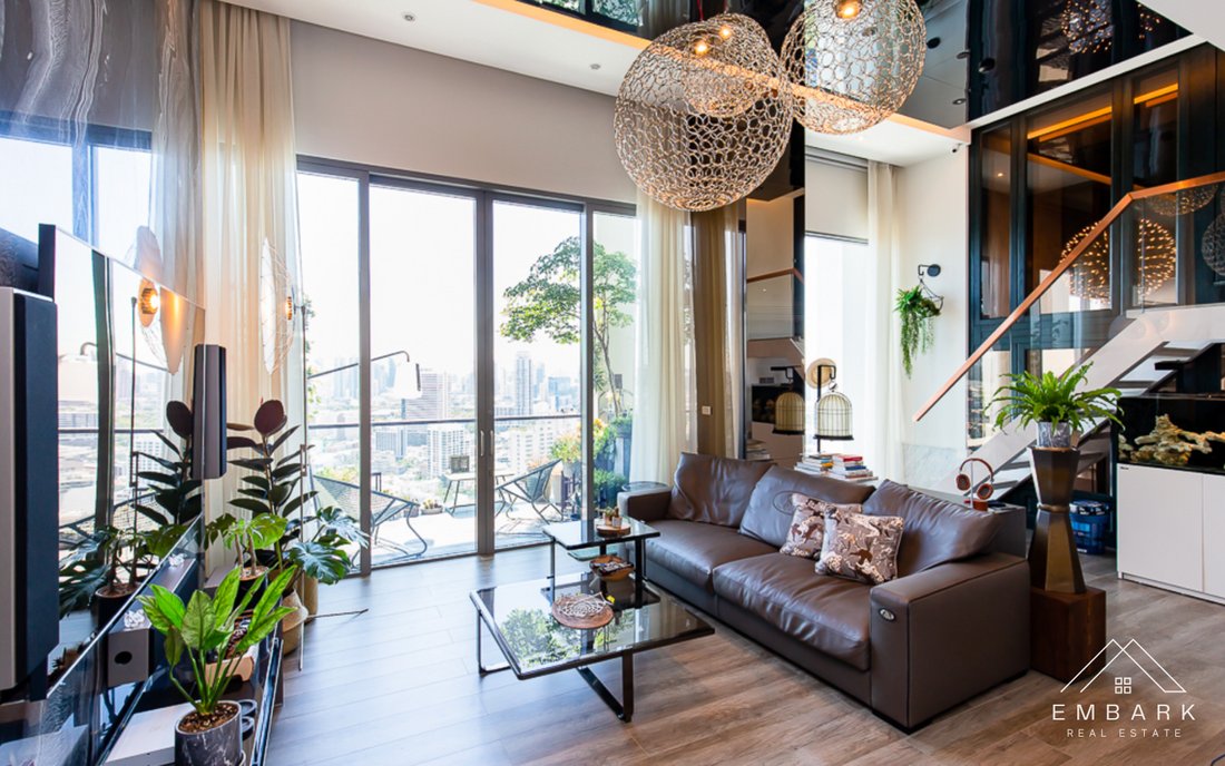 Exquisite 1-Bedroom Luxury Residence with Private Patio – Prime Sathorn Location