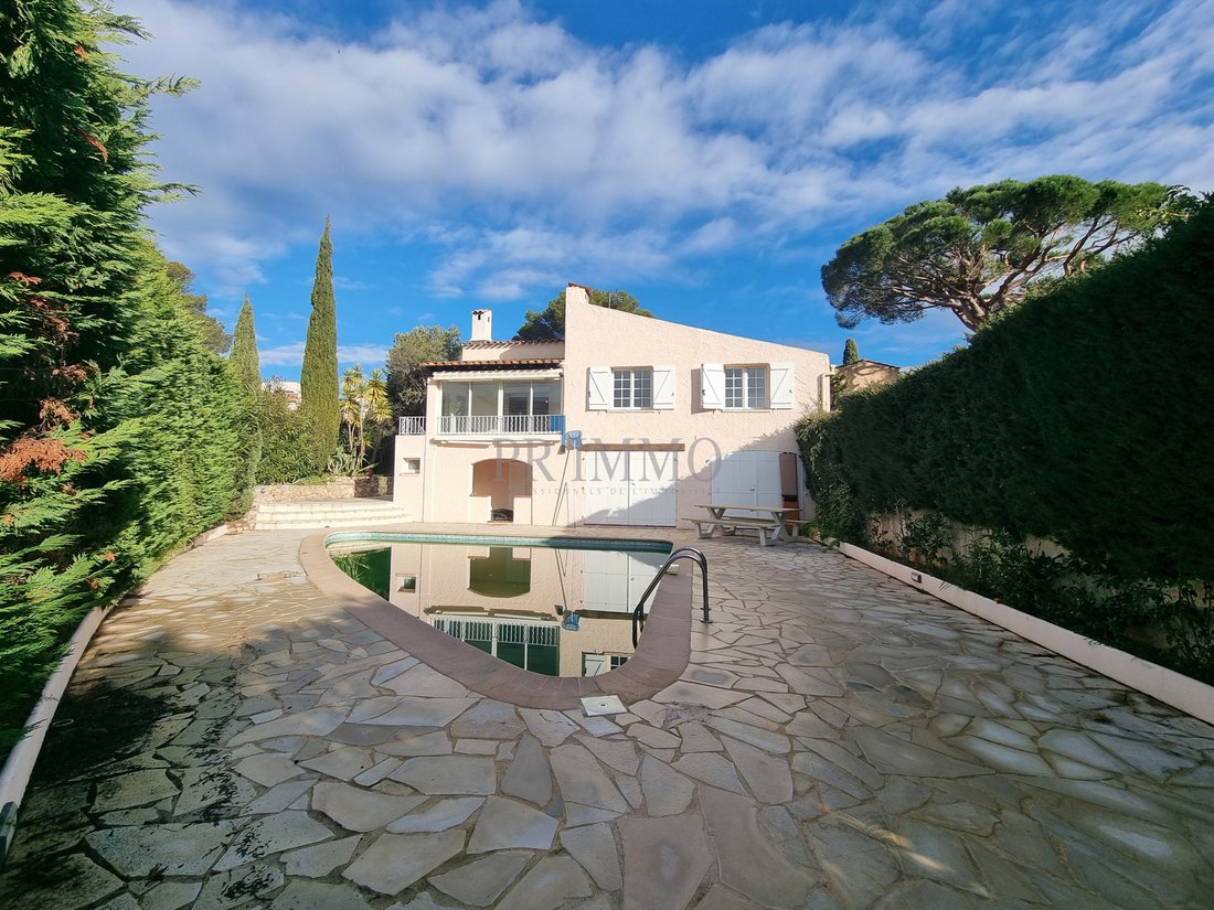 Villa in Les Plaines-Les Tasses, Saint-Raphaël, France 1 - 15113646