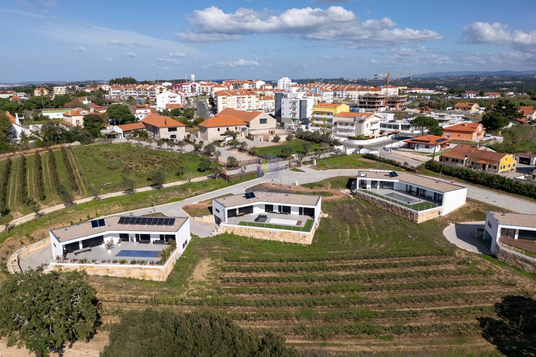 Villa in Nossa Senhora do Populo, Coto e Sao Gregorio, Leiria District, Portugal 1 - 14982709