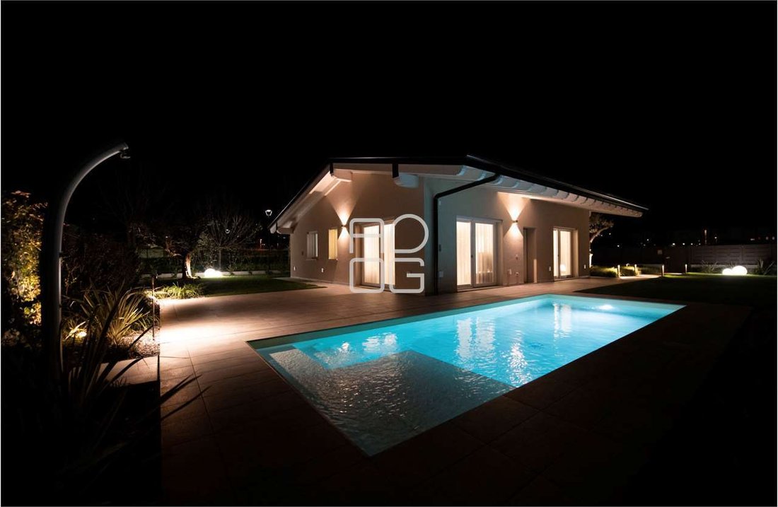 Villa in Padenghe sul Garda, Lombardy, Italy 1 - 15118031