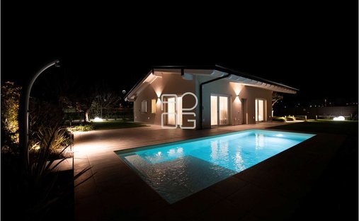 Villa in Padenghe sul Garda, Lombardy, Italy 1