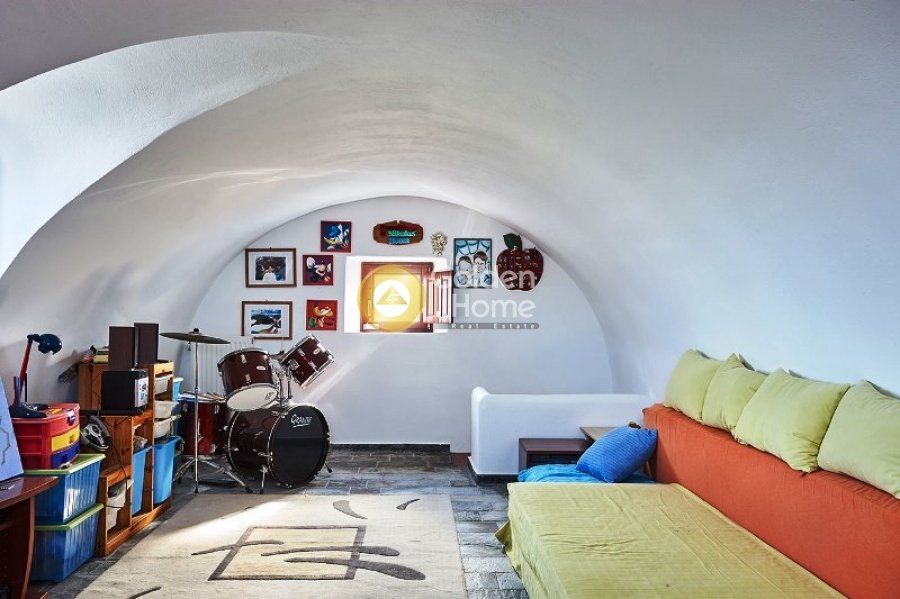 House in Thira, Aegean, Greece 5 - 14370412