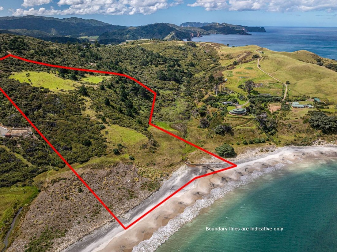 House in Great Barrier Island / Aotea, Auckland, New Zealand 2 - 15118583