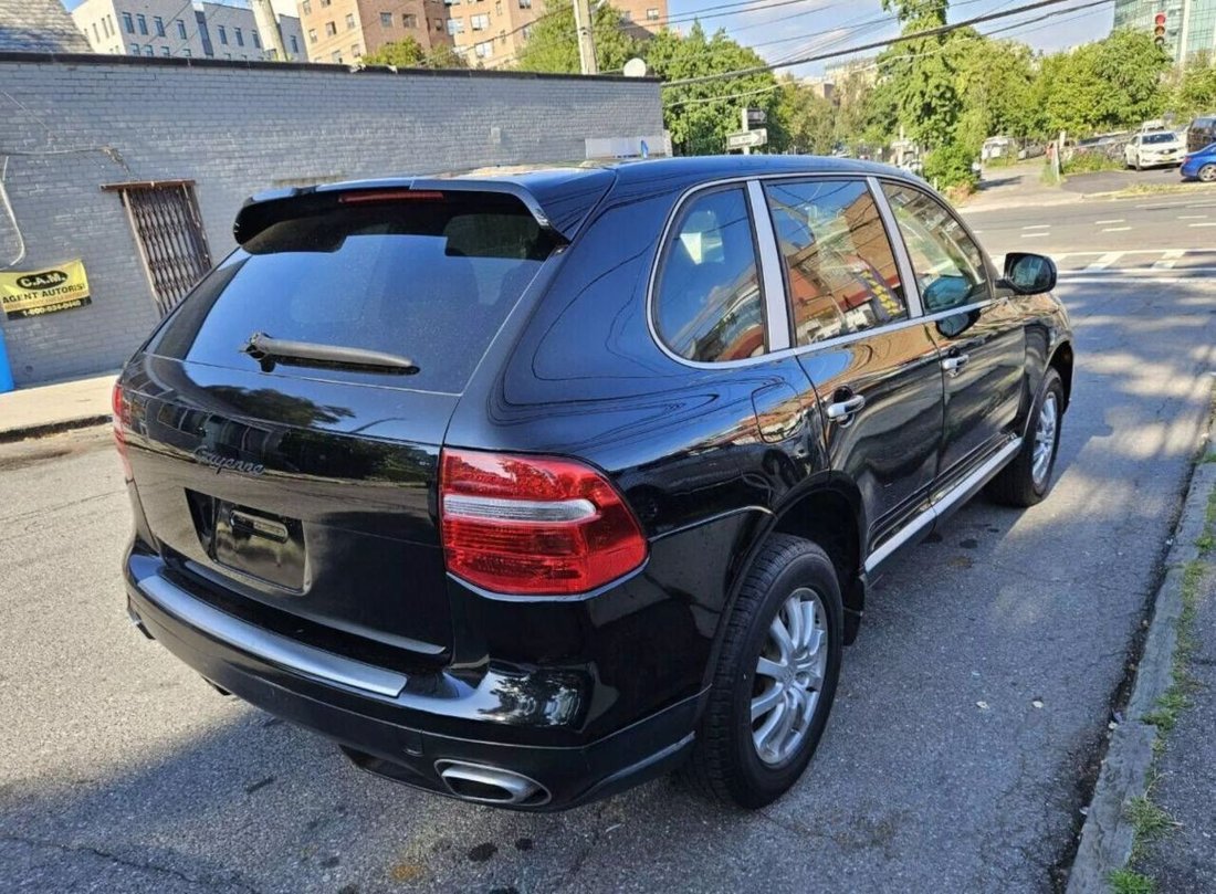 Suv in White Plains, NY, United States 4 - 13544388